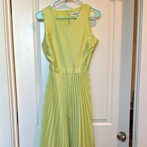 Elegant Yellow Sleeveless Dress
